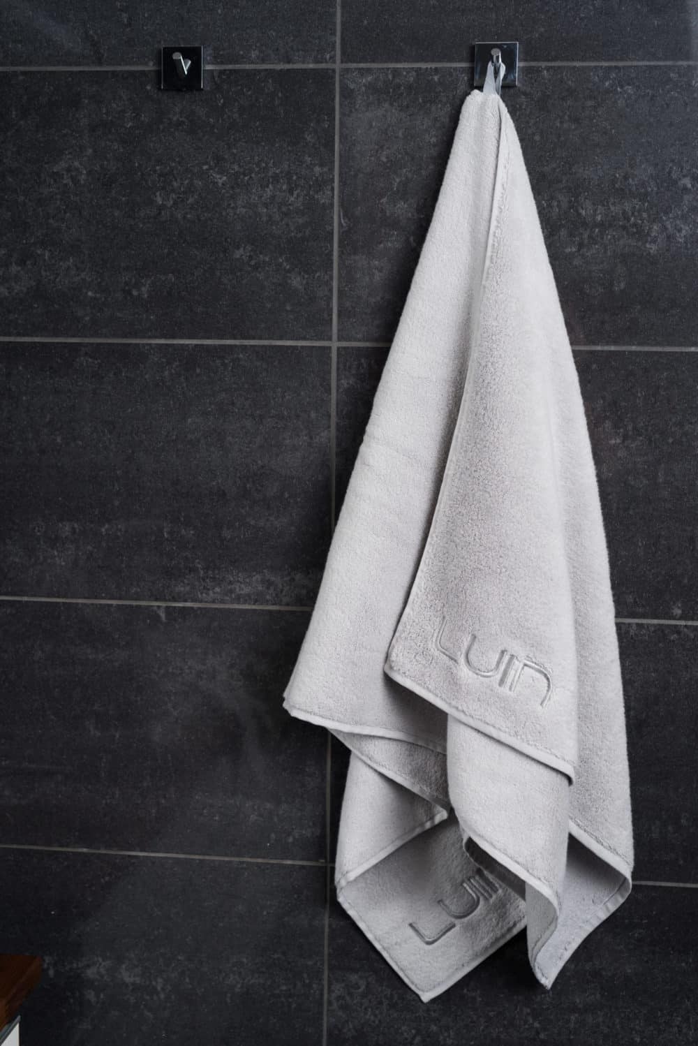 Snugg LUIN kylpypyyhe 70x140 Pearl Grey