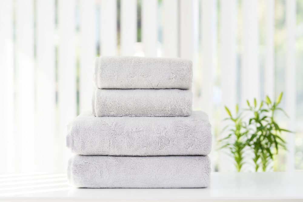 Snugg LUIN kylpypyyhe 70x140 Pearl Grey