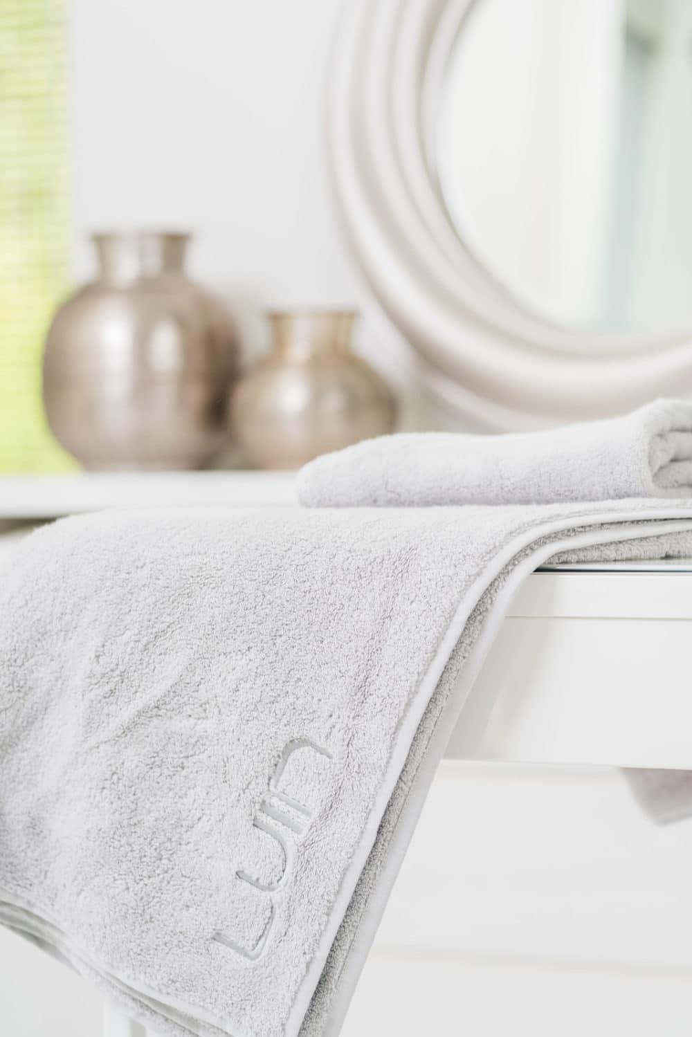 Snugg LUIN kylpypyyhe 70x140 Pearl Grey