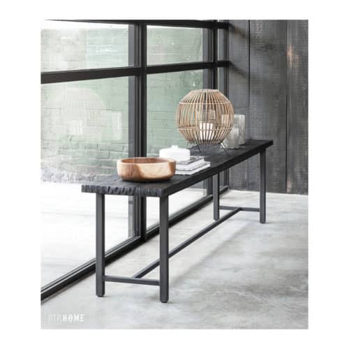 Timeless Black bench, musta puinen tiikkipenkki, sopii ruokapöydän penkiksi tai eteiseen.