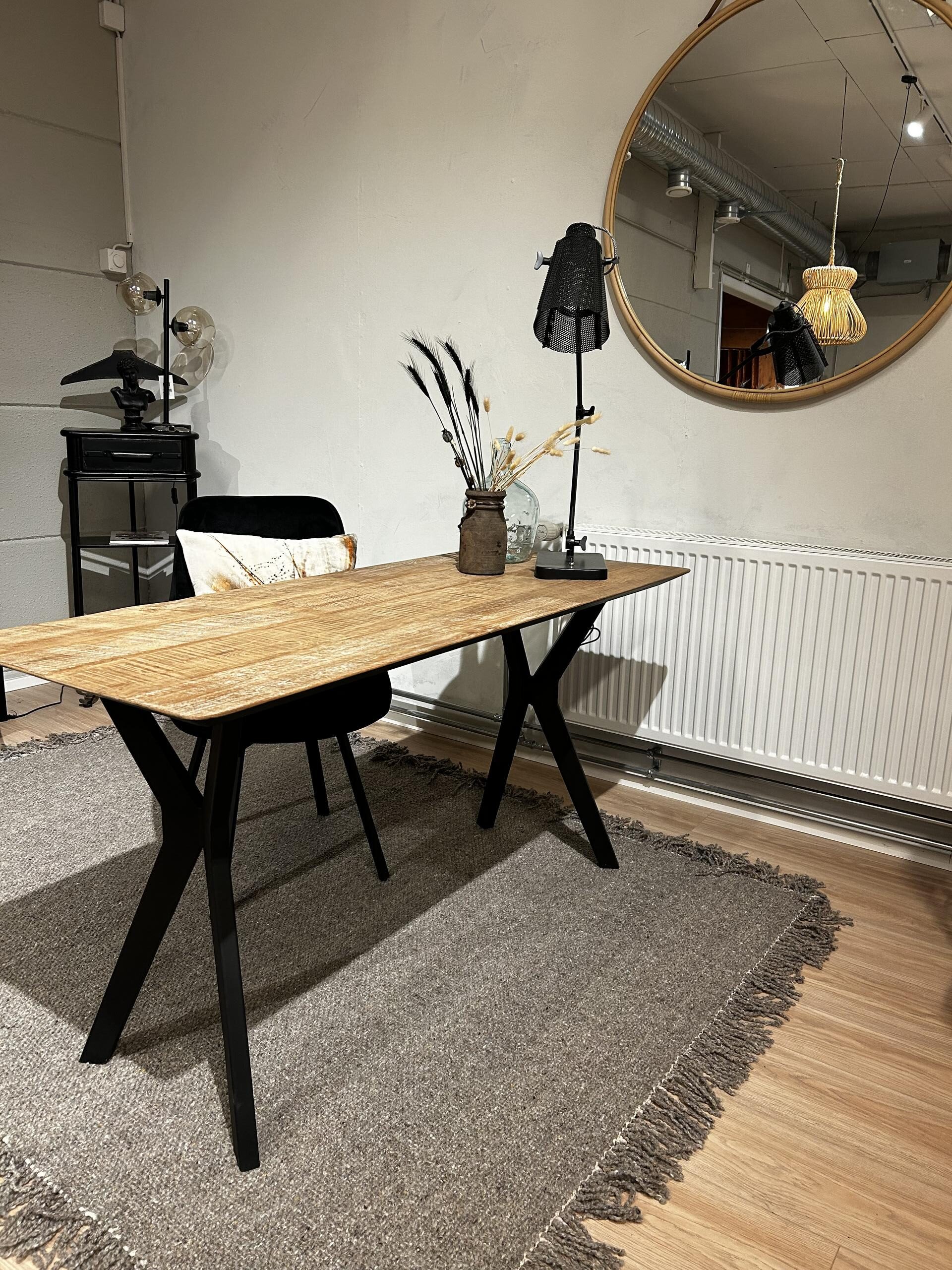 Snugg showroom_Metropole_peili