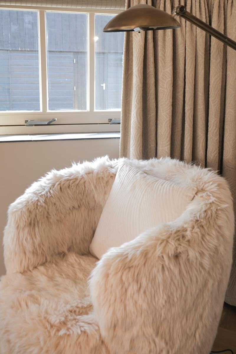 SNUGG Snuggly lampaantaljainen nokatuoli, beige