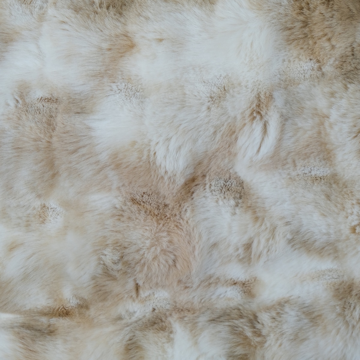 Iso sisustustyyny Teddy Bubble
