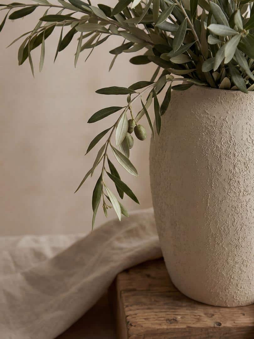 Linjakas saviruukku beige